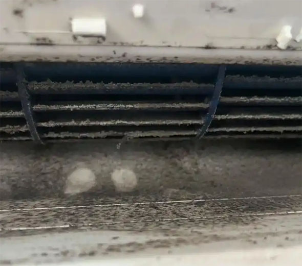 大方空调吹的风有股烧焦味是怎么回事